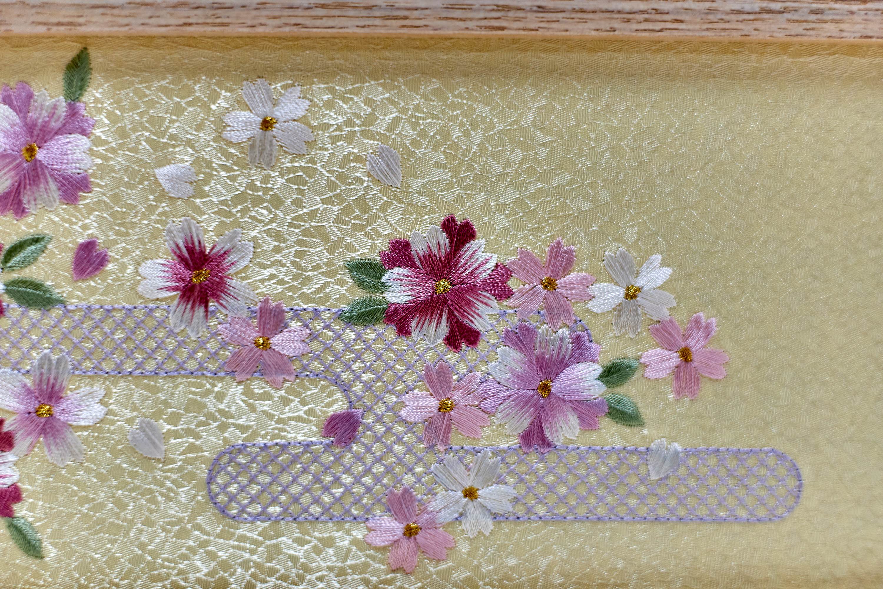 桜刺繍親王収納飾り 雛人形 茨城県 ひたちなか市 節句人形専門店 人形の桜井 水戸市 那珂市 東海村 日立市 常陸太田市 常陸大宮市 笠間市 大子町 大洗町 城里町 高萩市 北茨城市 鉾田市 茨城町 小美玉市 石岡市 桜川市