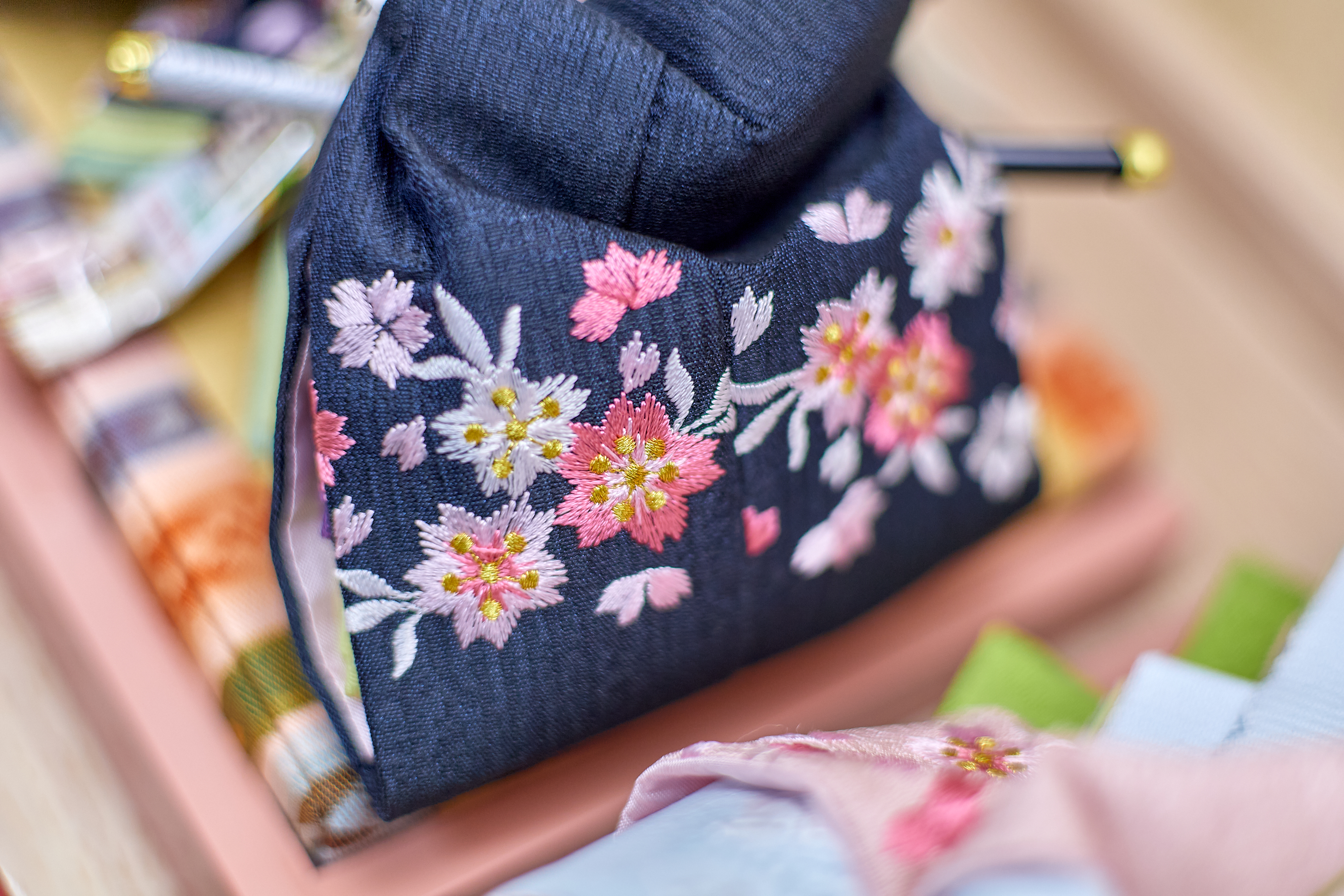 桜刺繍親王収納飾り 雛人形 茨城県 ひたちなか市 節句人形専門店 人形の桜井 水戸市 那珂市 東海村 日立市 常陸太田市 常陸大宮市 笠間市 大子町 大洗町 城里町 高萩市 北茨城市 鉾田市 茨城町 小美玉市 石岡市 桜川市