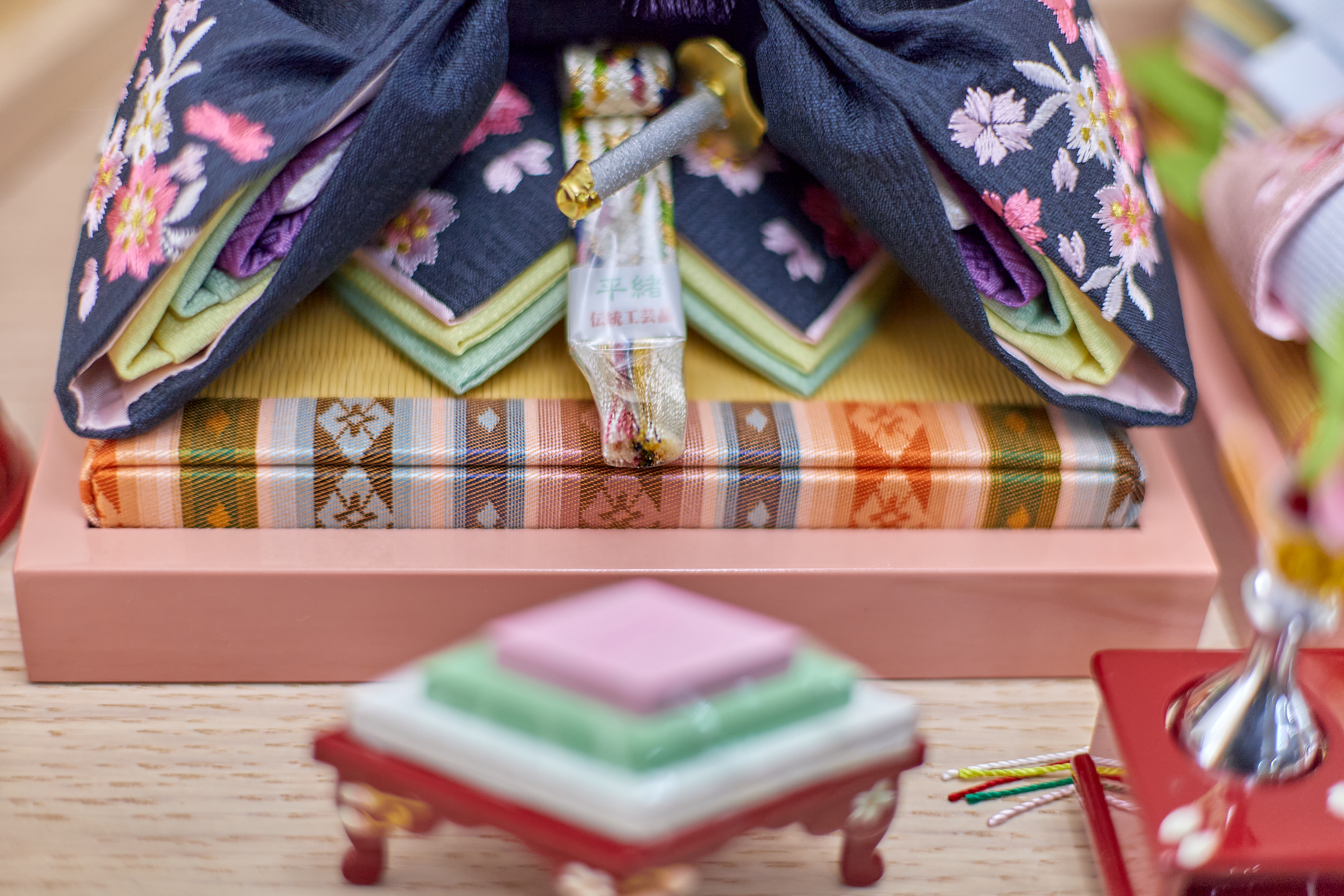 桜刺繍親王収納飾り 雛人形 茨城県 ひたちなか市 節句人形専門店 人形の桜井 水戸市 那珂市 東海村 日立市 常陸太田市 常陸大宮市 笠間市 大子町 大洗町 城里町 高萩市 北茨城市 鉾田市 茨城町 小美玉市 石岡市 桜川市