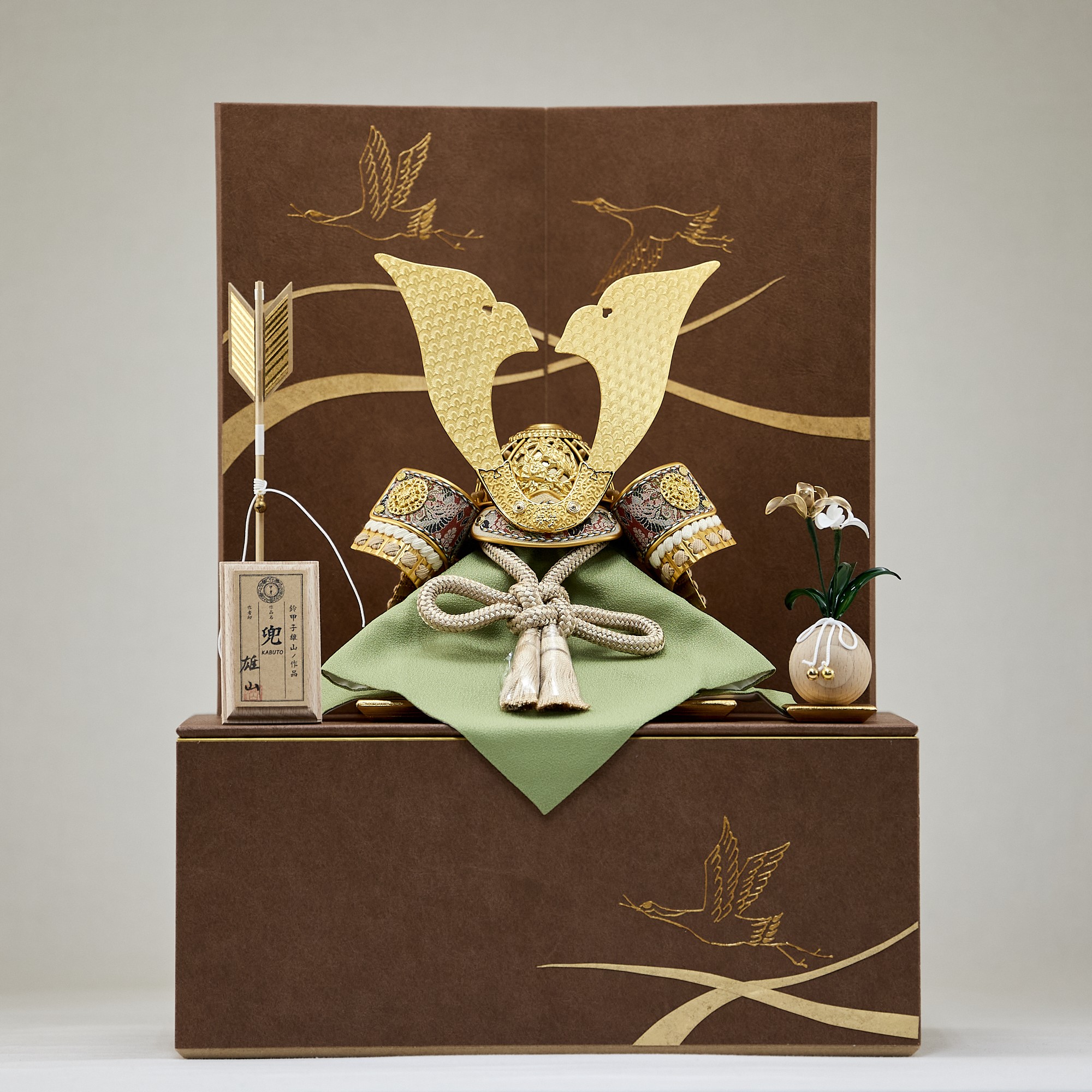 兜収納飾り 天賦之兜 大地 五月人形 茨城県ひたちなか市 節句人形専門店 人形の桜井 水戸市 那珂市 東海村 日立市 常陸太田市 常陸大宮市 大洗町 茨城町 笠間市 城里町