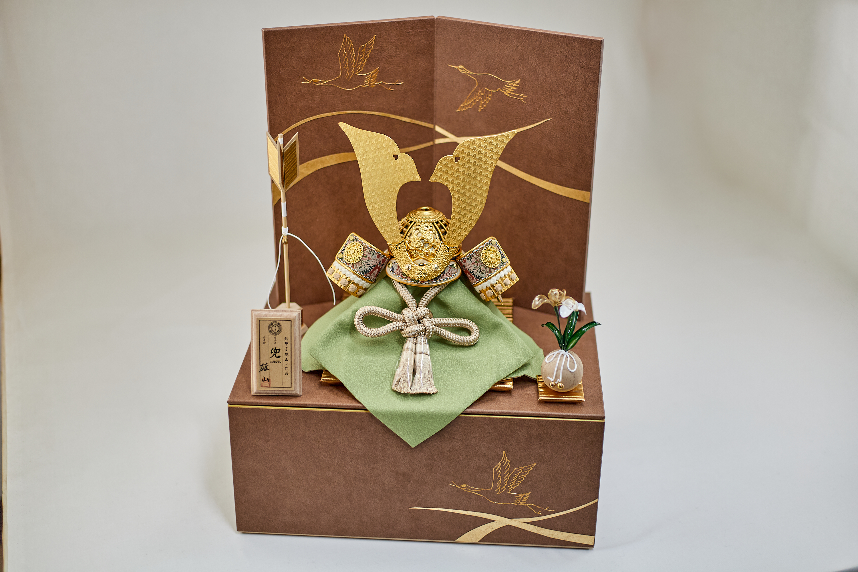 兜飾り 兜収納飾り 天賦之兜 大地 五月人形 茨城県ひたちなか市 節句人形専門店 人形の桜井 水戸市 那珂市 東海村 日立市 常陸太田市 常陸大宮市 大洗町 茨城町 笠間市 城里町