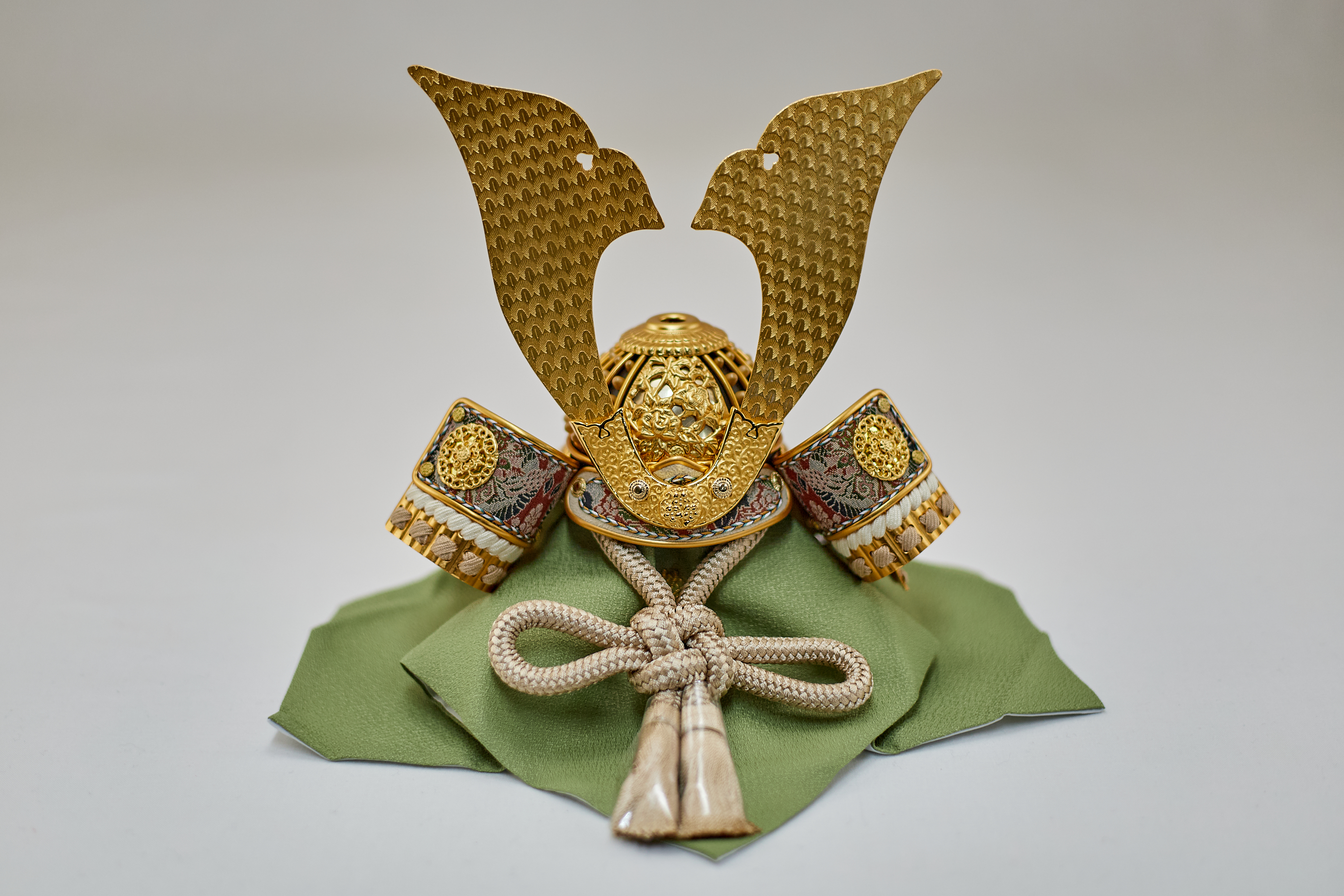 兜飾り 兜収納飾り 天賦之兜 大地 五月人形 茨城県ひたちなか市 節句人形専門店 人形の桜井 水戸市 那珂市 東海村 日立市 常陸太田市 常陸大宮市 大洗町 茨城町 笠間市 城里町