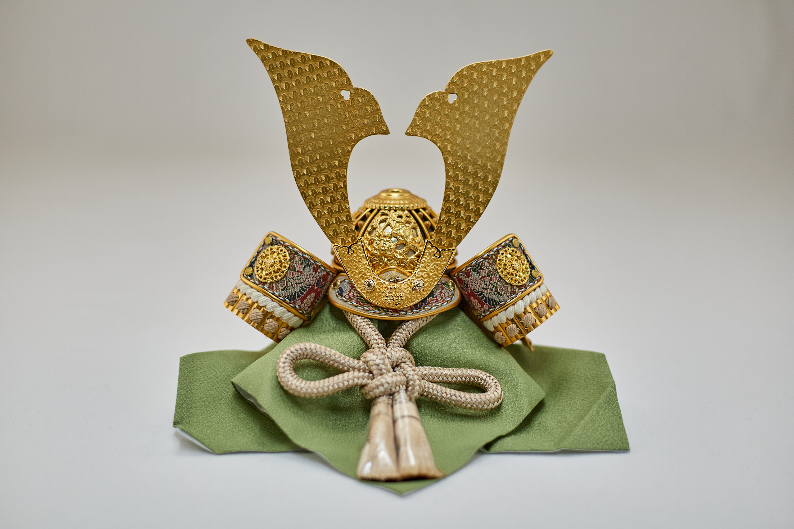 兜飾り 兜収納飾り 天賦之兜 大地 五月人形 茨城県ひたちなか市 節句人形専門店 人形の桜井 水戸市 那珂市 東海村 日立市 常陸太田市 常陸大宮市 大洗町 茨城町 笠間市 城里町